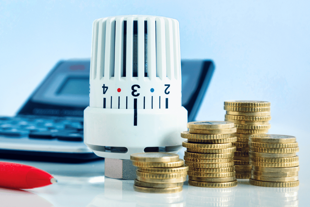 Rekuperacja jest tańsza w użytkowaniu, ponieważ ograniczamy wówczas niekontrolowane straty ciepła, nieuchronne w przypadku wentylacji grawitacyjnej.